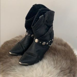 Dingo buckle booties